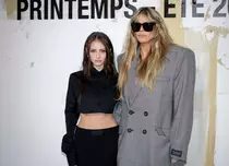 Heidi Klum nu a lăsat loc imaginației. Ce rochie a purtat la Săptămâna Modei de la Paris. Supermodelul a fost în centrul atenției