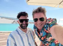 „Vacanță All-Inclusive”, filmul produs de Pavel Bartoș și Smiley, și-a încheiat filmările. Un actor din „La Casa de Papel”, în distribuție