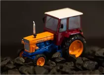Machete de tractoare și mașini de epocă: capsule ale timpului pentru colecționari