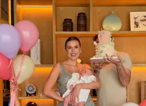 Emily Burghelea a împlinit 27 de ani. Fosta prezentatoare TV a sărbătorit alături de familie și copii. Imagini de la petrecere