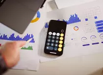 IT, energie, construcții, farma, telecomunicații, imobiliare și consultanță sunt domeniile cu cele mai mari creșteri salariale în 2025