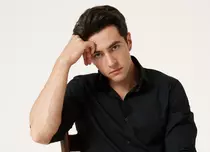 Cine este Liviu Bora, noua figură masculină din „Iubire cu parfum de lavandă”. Actorul este stabilit în Franța de mai mulți ani