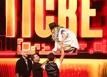 Spectacol la „The Ticket”. Delia încearcă mersul pe sârmă, iar Mihai Bendeac comentează: „Nu avem nimic!”