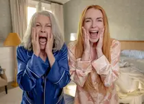 „Vinerea și mai trăznită” este disponibil pe  Disney+. Ce se întâmplă în filmul cu Jamie Lee Curtis și Lindsay Lohan în distribuție