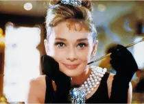 Audrey Hepburn & Givenchy: prietenia legendară care a schimbat moda Hollywoodului și ajunge acum pe marele ecran