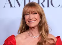 Jane Seymour, 74 de ani, dezvăluie: „Sunt foarte activă sexual”. Actrița vorbește deschis despre relația cu rockerul John Zambetti