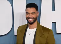 Netflix pariază pe Regé-Jean Page în „Hancock Park”. Actorul din „Bridgerton” devine „ispita periculoasă” în noul serial