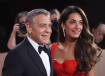 Momente memorabile din culisele Globurilor de Aur 2026: de la soții Clooney la Kylie Jenner și Timothée Chalamet