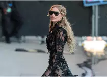 Adio, Barbie! Margot Robbie uimește în „Wuthering Heights”: Rochia gotică și pantofii cu tocuri amețitoare care au încins internetul