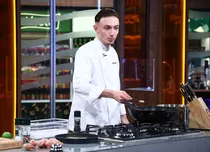 Cine este Oleg Dobrin, tânărul de 20 de ani care vine la Chefi la cuțite. A renunțat la balet după o accidentare și a ajuns să gătească pentru ambasadori