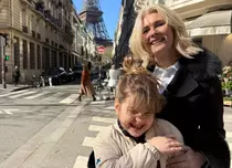 Alessandra Stoicescu, imagini rare alături de micuța Sara. Cum arată fiica vedetei și ce mesaj i-a transmis: „Râsul ei luminează”