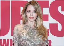 Angelina Jolie și ritualul de 3 ore care a uimit lumea. Ce tratamente bizare și „însângerate” preferă vedetele de la Hollywood pentru a rămâne tinere