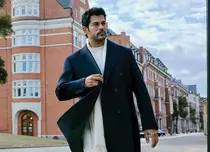Burak Özçivit a dezvăluit secretul look-ului său impecabil: Ce face singur, acasă, de mai bine de 20 de ani!