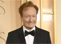 Momente virale Oscar 2026: Conan O’Brien, privirea lui Jafar Panahi și colții lui Jack O’Connell