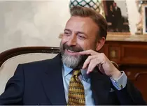 Halit Ergenç, transformare extremă pentru „Căderea Regelui”! Actorul stă două ore la machiaj în fiecare zi