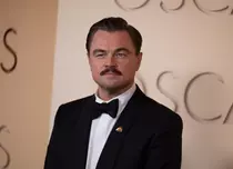 Leonardo DiCaprio nu s-a mai ascuns la Oscar 2026! Cine este tânăra care i-a stat alături în sala Dolby Theatre