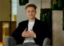 iNicolas (Nicolas Manafu), despre emisiunea NEXTgen de la Digi 24 și mitul generației leneșe. „Telefonul este biroul meu mobil”. EXCLUSIV