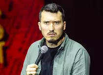 Exclusiv. Serghei, despre noua emisiune de la Digi24: „E o trecere destul de abruptă de la scenă la TV”. Dezvăluirile comediantului înainte de premiera „Scos din sărite”