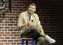 Cine este Serghei, comediantul care va prezenta „Scos din sărite” la Digi24. Detaliul despre locul nașterii pe care mulți fani l-au înțeles greșit