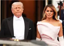 Cât costă rochia purtată de Melania Trump la cina cu Regele Charles. Suma amețitoare plătită pentru ținuta Dior