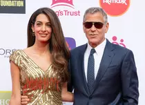 Amal Clooney, apariție impecabilă la cina oferită de Regele Charles. Detaliul care a făcut-o să pară o adevărată regină