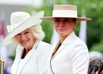 Regina Camilla, gest neșteptat în fața Melaniei Trump! Ce s-a întâmplat cu darul de la soții Trump