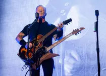 Metallica în România: James Hetfield, lecție de simplitate pe străzile Bucureștiului. A refuzat selfie-urile, dar a ales volumele rare dintr-un anticariat