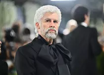 Șoc la Met Gala: Cine este „bătrânelul” care a păcălit fotografii? Transformarea radicală a lui Bad Bunny. Nimeni nu l-a recunoscut