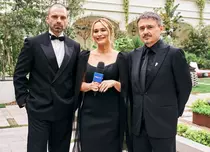 Andreea Esca și Sebastian Stan, apariție de revistă la Cannes 2026! Mărturisirea intimă a vedetei despre copiii ei, Alexia și Aris, după ce a văzut „Fjord”