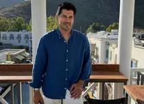 Burak Özçivit revine în seriale. Starul din „Dragoste infinită” îl înlocuiește pe Uğur Güneş în noua producție turcească