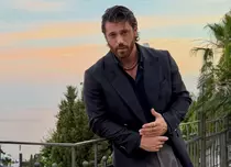 Cum arată casa spectaculoasă a lui Can Yaman din Roma. Lux, piscină infinită și o bibliotecă impresionantă