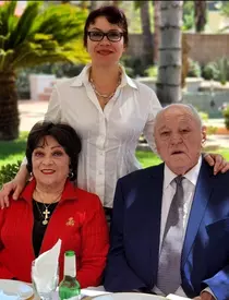 Prima fotografie cu Maria Ciobanu, după ce s-a zvonit că este bolnavă. La 84 de ani, artista s-a pozat cu soțul și cu fiica ei