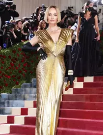 Met Gala 2022. Vedetele s-au întrecut în ținute spectaculoase