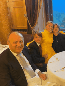 Dan sucu si sotia sa