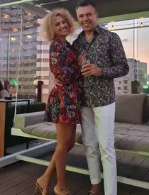 Cât de bine seamănă partenera fostului soț al Ancăi Țurcașiu cu artista! Cele două s-au afișat cu un look similar, pe Internet