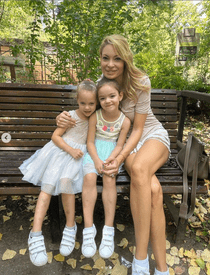 Valentina Pelinel, imagini de colecție cu gemenele ei și ale lui Cristi Borcea. Fetițele au moștenit frumusețea mamei lor