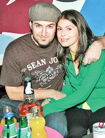 sanziana-negru-si-smiley