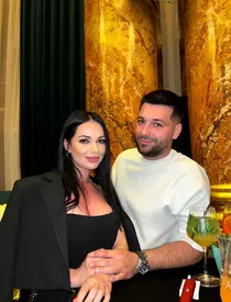 Deea Maxer a răbufnit pe Internet, după ce a fost criticată că și-a făcut iubit în urma divorțului de Dinu Maxer: "Oameni frustrați! Nu-mi plătesc ei salariul"
