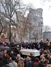 Moment straniu la înmormântarea Mioarei Roman. Gabriela Lucuțar, organizatoarea evenimentului: „În timp ce ornam coliva, m-a sunat Oana și s-a întâmplat ceva ciudat, i-am spus și ei…” / INTERVIU ȘI IMAGINI EXCLUSIVE