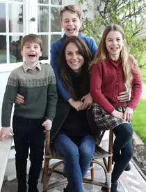 Kate Middleton și Prințul William - 13 ani de căsnicie și trei copii. Lucruri mai puțin știute despre ziua nunții lor: Kate s-a machiat singură, iar William nu a avut verighetă