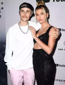 Cum arată casa de 16 milioane de dolari în care locuiesc Hailey și Justin Bieber. Înainte i-a aparținut Madonnei!