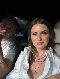 "Apare în Codul Bunelor Maniere absolut peste tot. O regulă...". Reacția Oanei Roman, după ce Ioana Blaj a venit îmbrăcată în alb la nunta Oanei Moșneagu cu Vlad Gherman