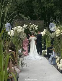 Denis Drăguș s-a căsătorit cu Vanessa, iar naș le-a fost Marius Șumudică. Mireasa a purtat o rochie spectaculoasă / Imagini de la nunta de poveste a fotbalistului: ce meniu au avut și cine a cântat
