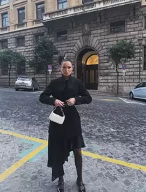Irisha, desfigurată de o alergie. Influencerița are fața umflată și ochii iritați: „Nu mai știu ce să fac"
