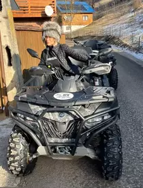 Romanița Iovan și fiul ei, Albert, au făcut parastas pentru Adrian Iovan. Au mers în Munții Apuseni, la 11 ani de la tragedia aviatică: "Albert face lucruri extraordinare în memoria lui Adrian"