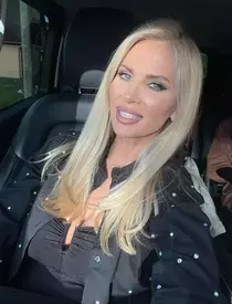 andreea-banica-in-rochie-roz