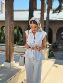 Bianca Drăgușanu la biserică