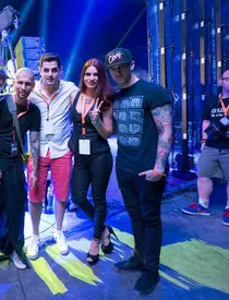 Ellie White si Vika Jigulina, Liberty Parade