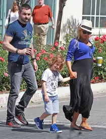 Naomin Watts si familia