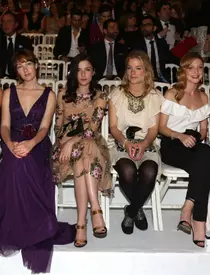 Modelul Diana Moldovan si Ilinca Vandici